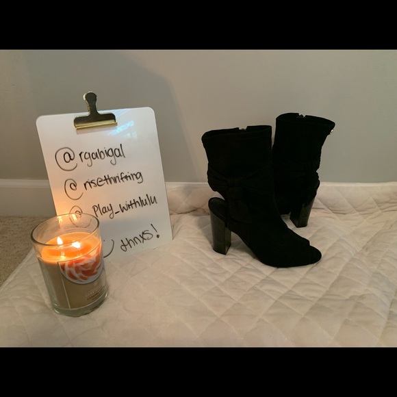 GUESS Booties - Picture 2 of 6